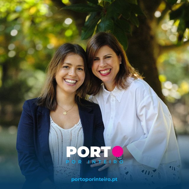 Joana Sousa em fotografia de campanha com mais um elemento da candidatura.